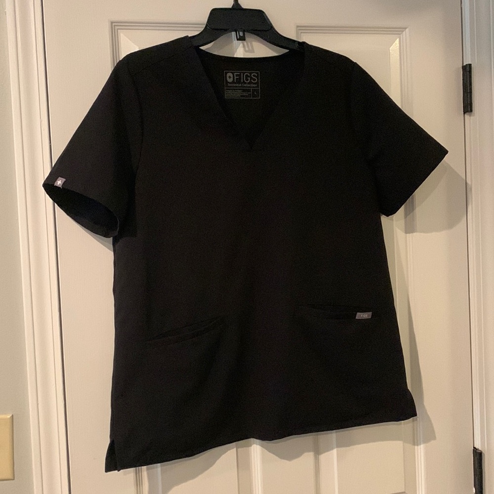 FIGS Black Casma 3-Pocket Scrub Top